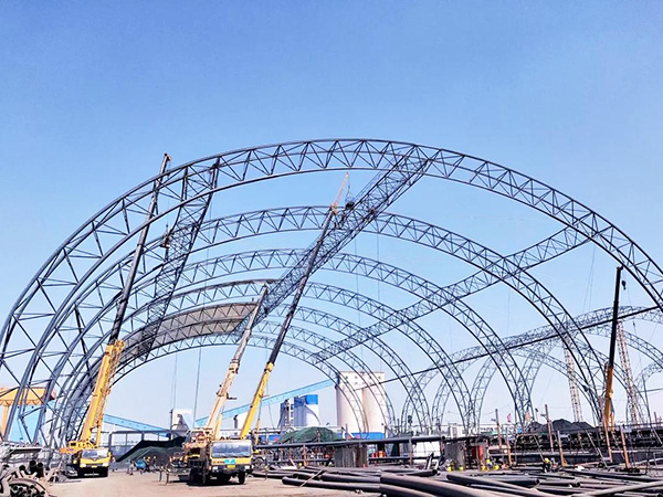 Large-Span Arched Tubular Truss